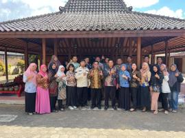 PAMONG DAN KARANGTARUNA MENDAPATKAN PELATIHAN MC BERBAHASA JAWA